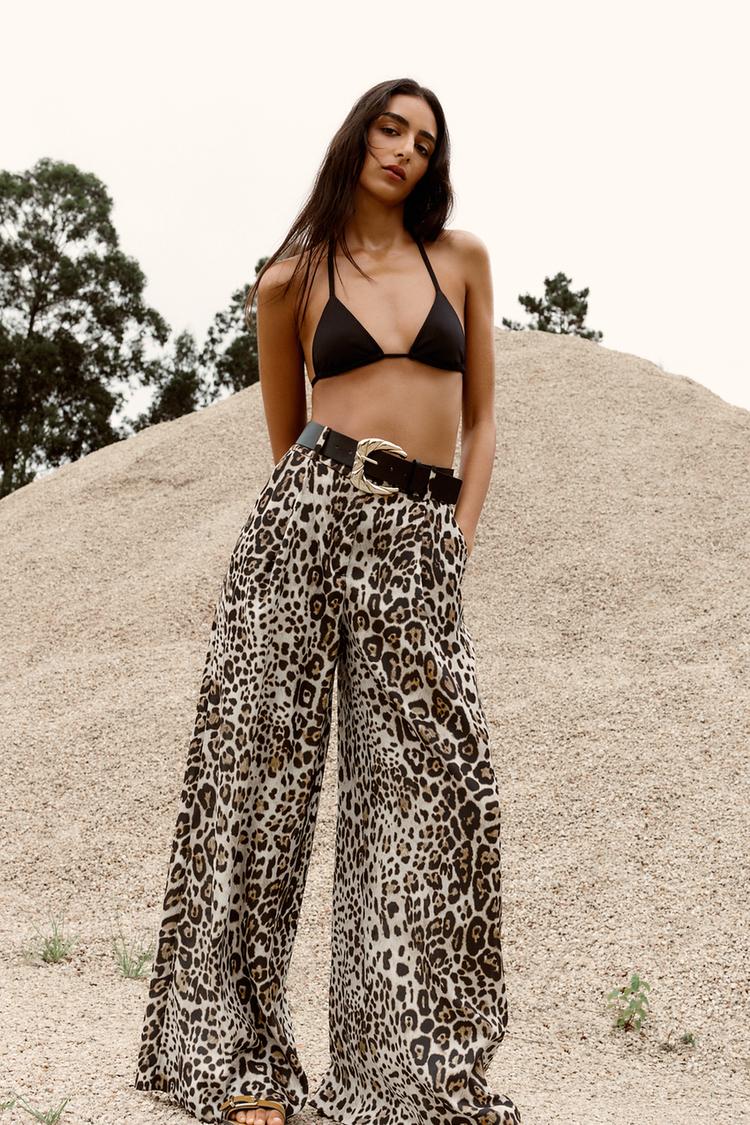 Pantalón ancho satinado con cinturón