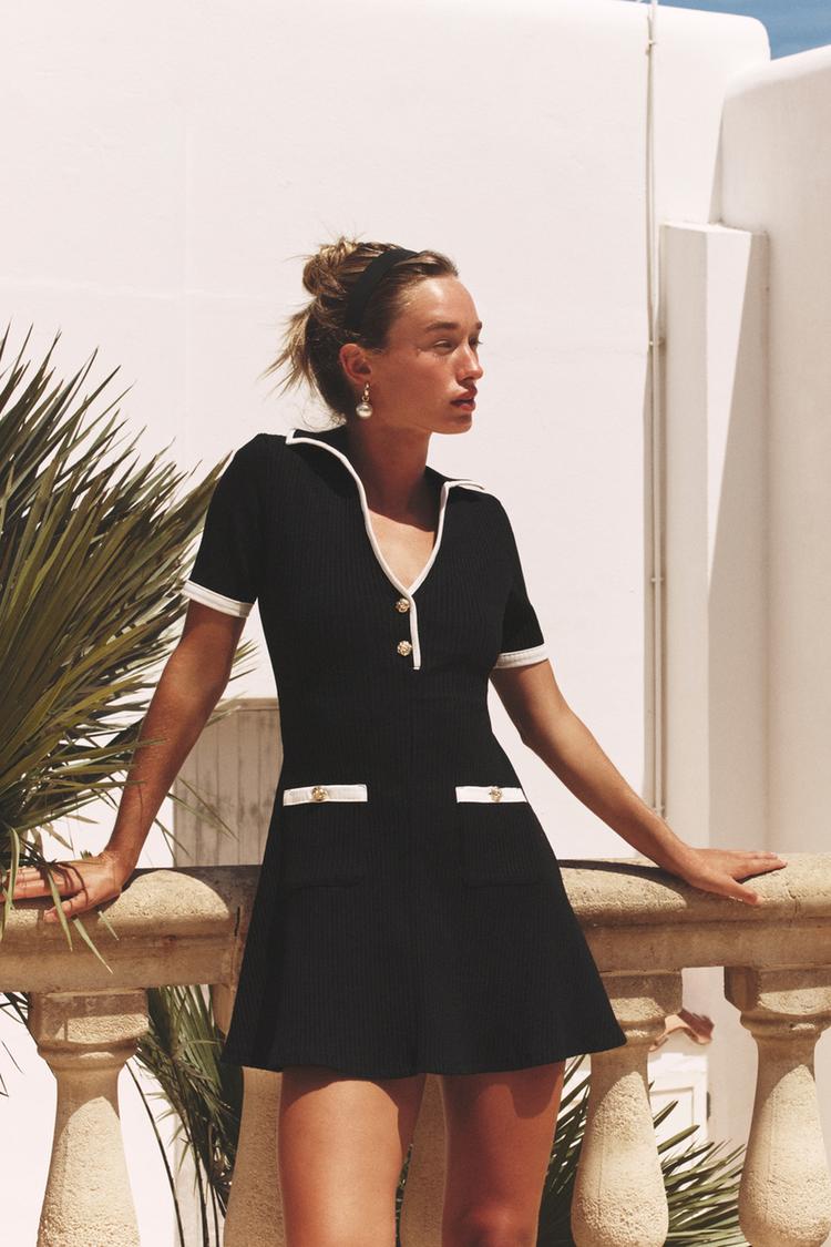 Vestido canalé con botones metálicos y bolsillos