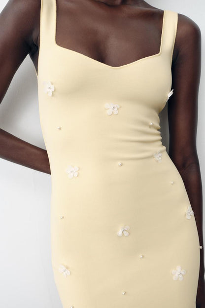 Vestido midi stretch con flores bordadas