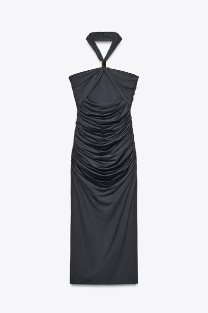 Vestido halter con aplique metálico y espalda abierta