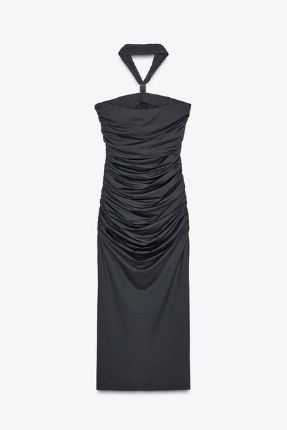 Vestido halter con aplique metálico y espalda abierta