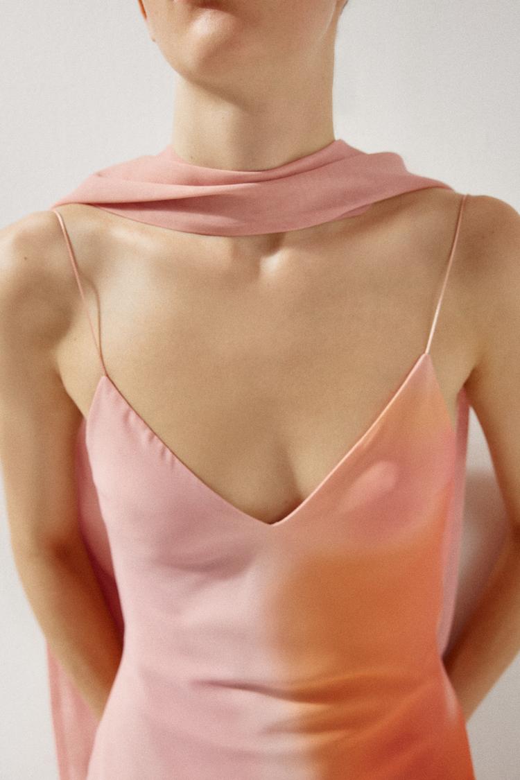 Vestido largo estampado con foulard a juego